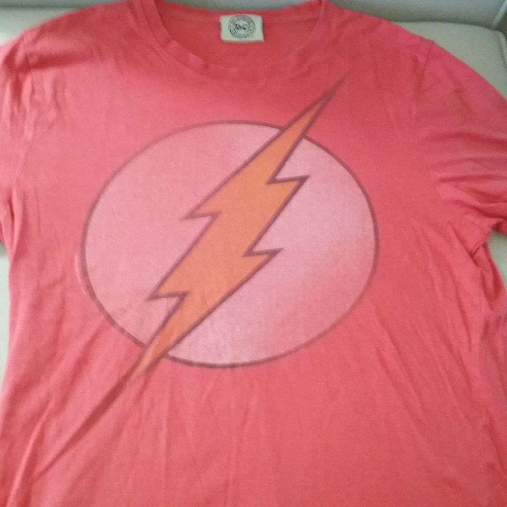 DC Comics Flash logo short sleeve red t-shirt